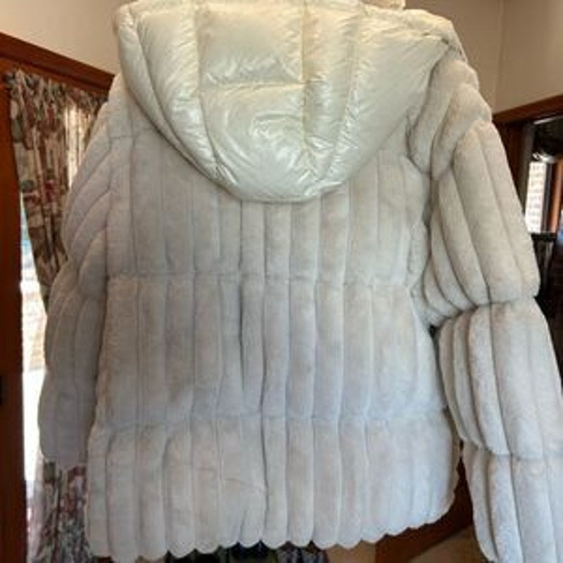 Women's Moncler White faux fur detachable hood down jacket size 3 NWT