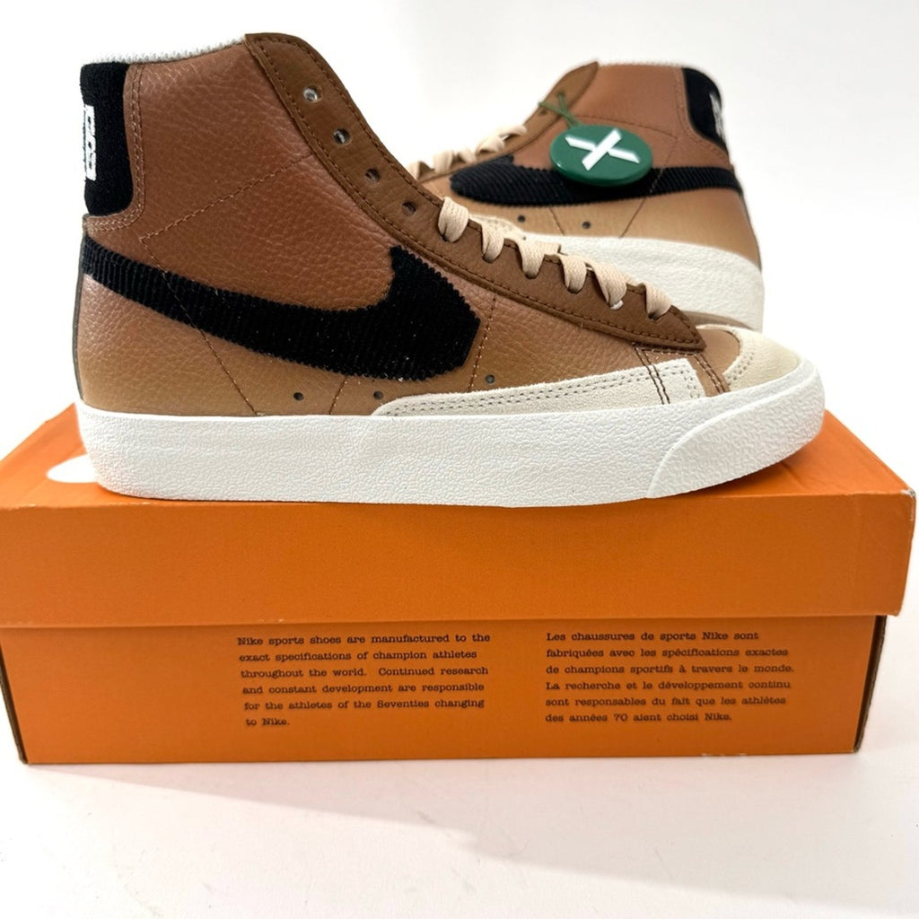 DS NIKE WOMEN’S BLAZER MID 77 SE ALE BROWN
SIZE 5 WOMENS
D06683-200