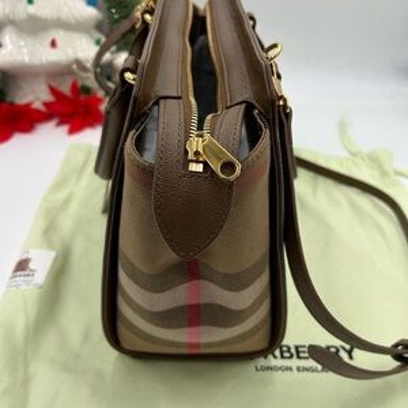 Burberry women's Banwell, leather and canvas shoulder Bag made in Italy NWT