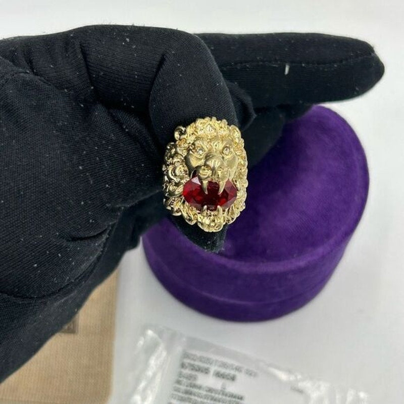 Unisex Gucci, iconic lion head ring size large/8.5 made in Italy