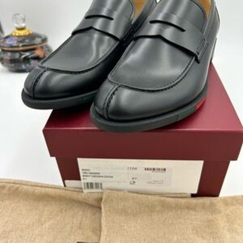 Men's Gucci, leather strap penny loafer with web detail size 6.5 fits 7.5 US
