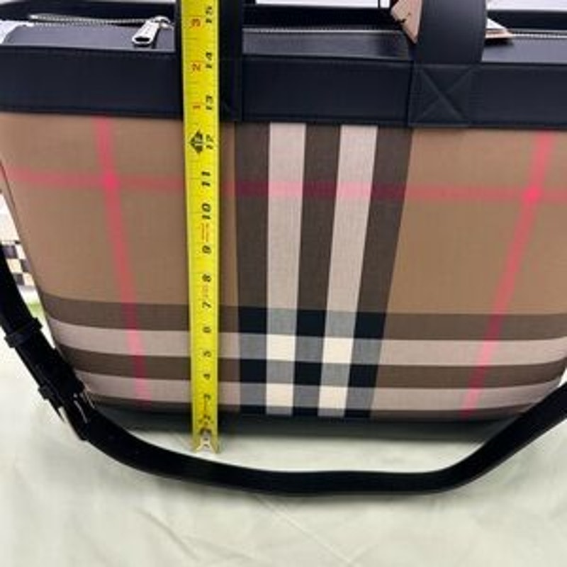 Women's Burberry Ormond giant leather check tote bag made in Italy NWT