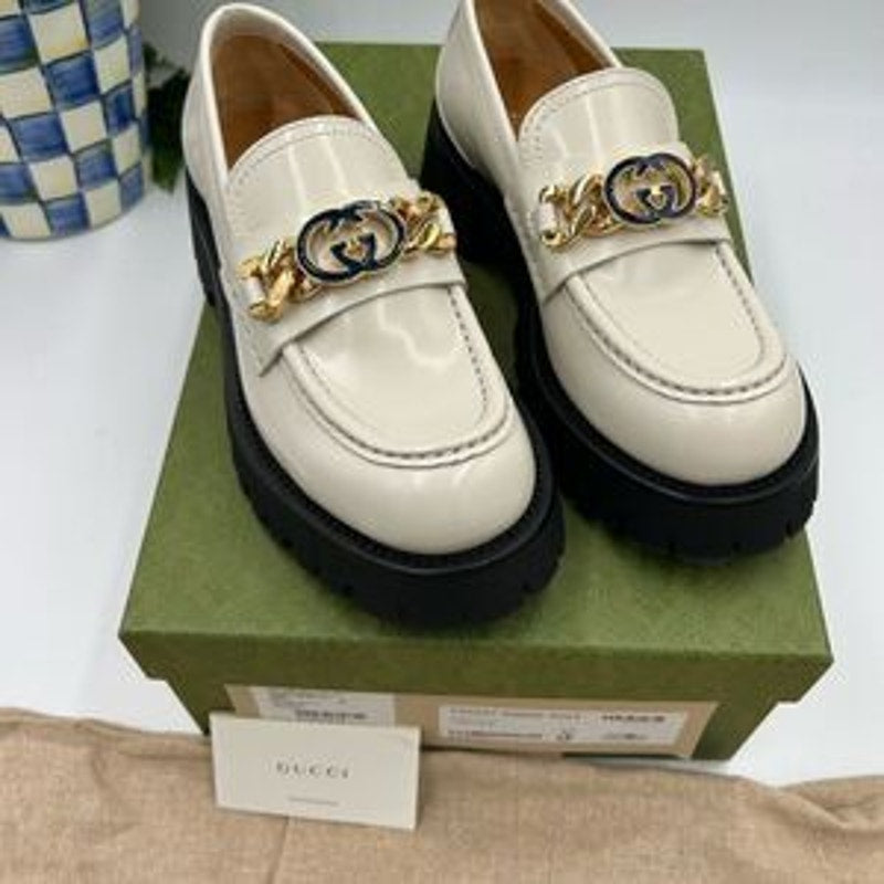 Women’s Gucci interlocking GG patent leather loafers size 37 made in Italy