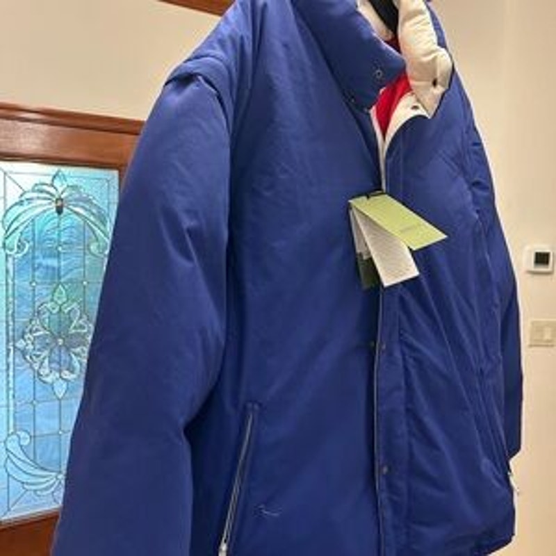 Men's Gucci, detachable sleeve puffer jacket size 54 made in Italy