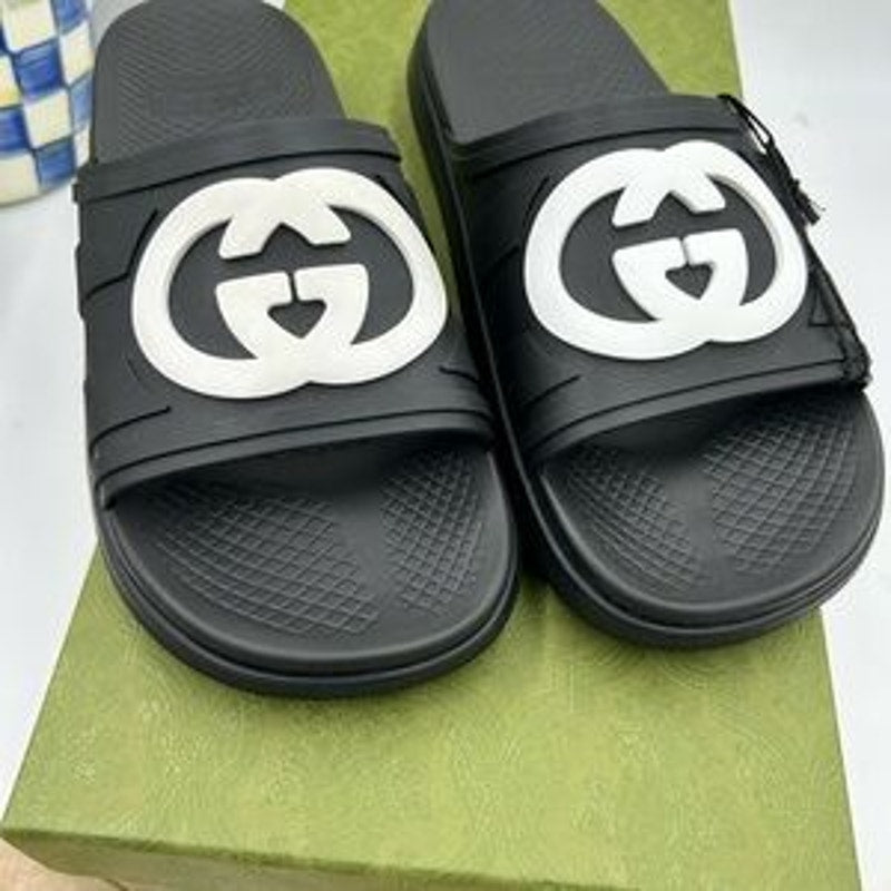 Men's Gucci interlocking G rubber Pool slides size 8, made in Italy