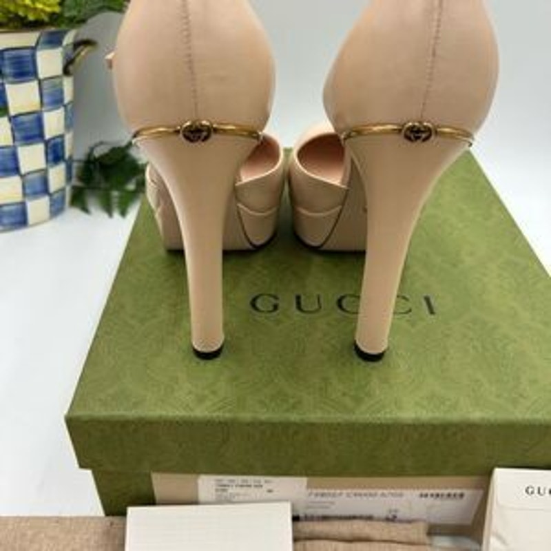 Women’s Gucci, leather platform pumps size 39 made in Italy