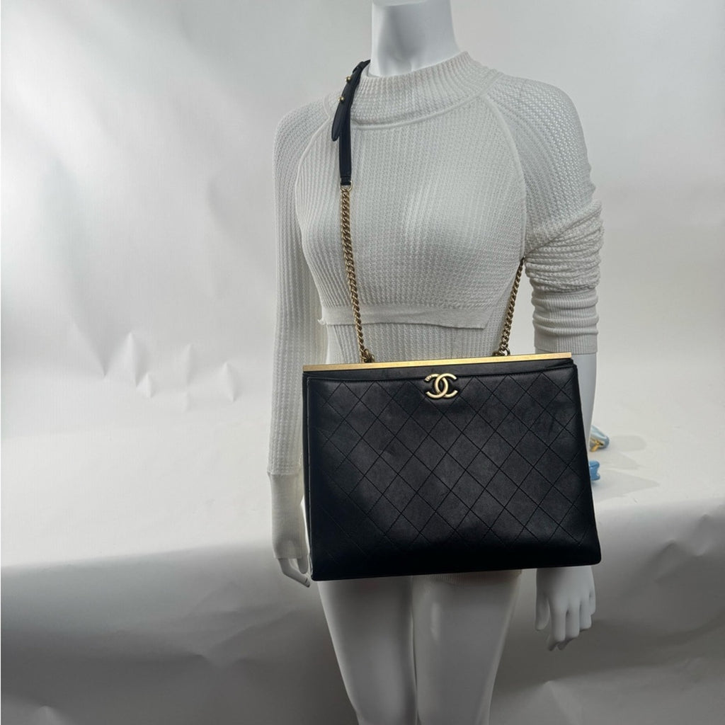 Chanel Coco Luxe with adjustable strap and gold hardware dual large pockets