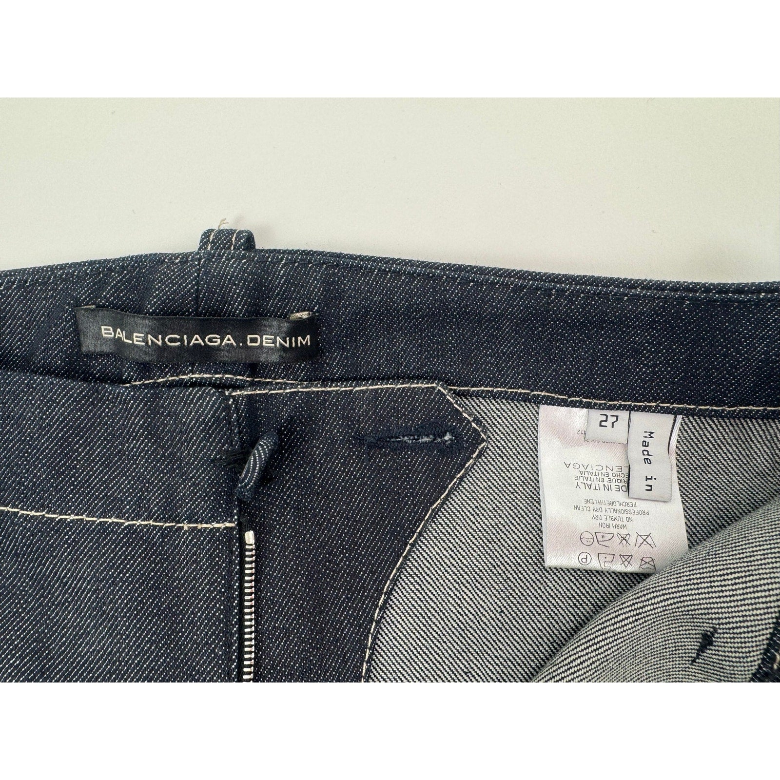 Balenciaga NWOT Dark Wash Wide Leg Flare Jeans – Size 27 – Made in Italy