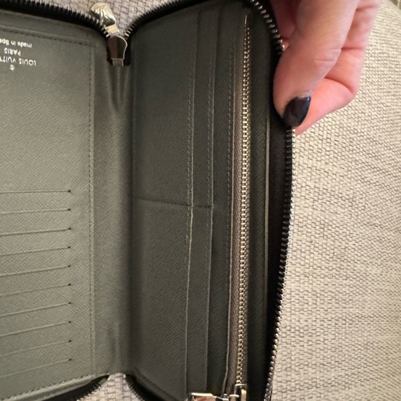 Louis Vuitton Damier Grafite Special Edition long Zippy wallet