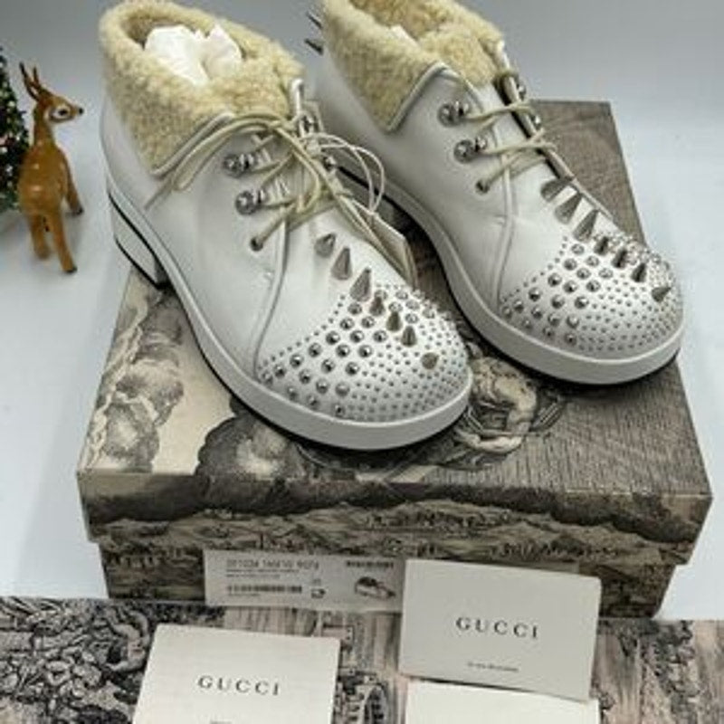 Women’s Gucci spiked shearling lined ankle boots size 39 made in Italy