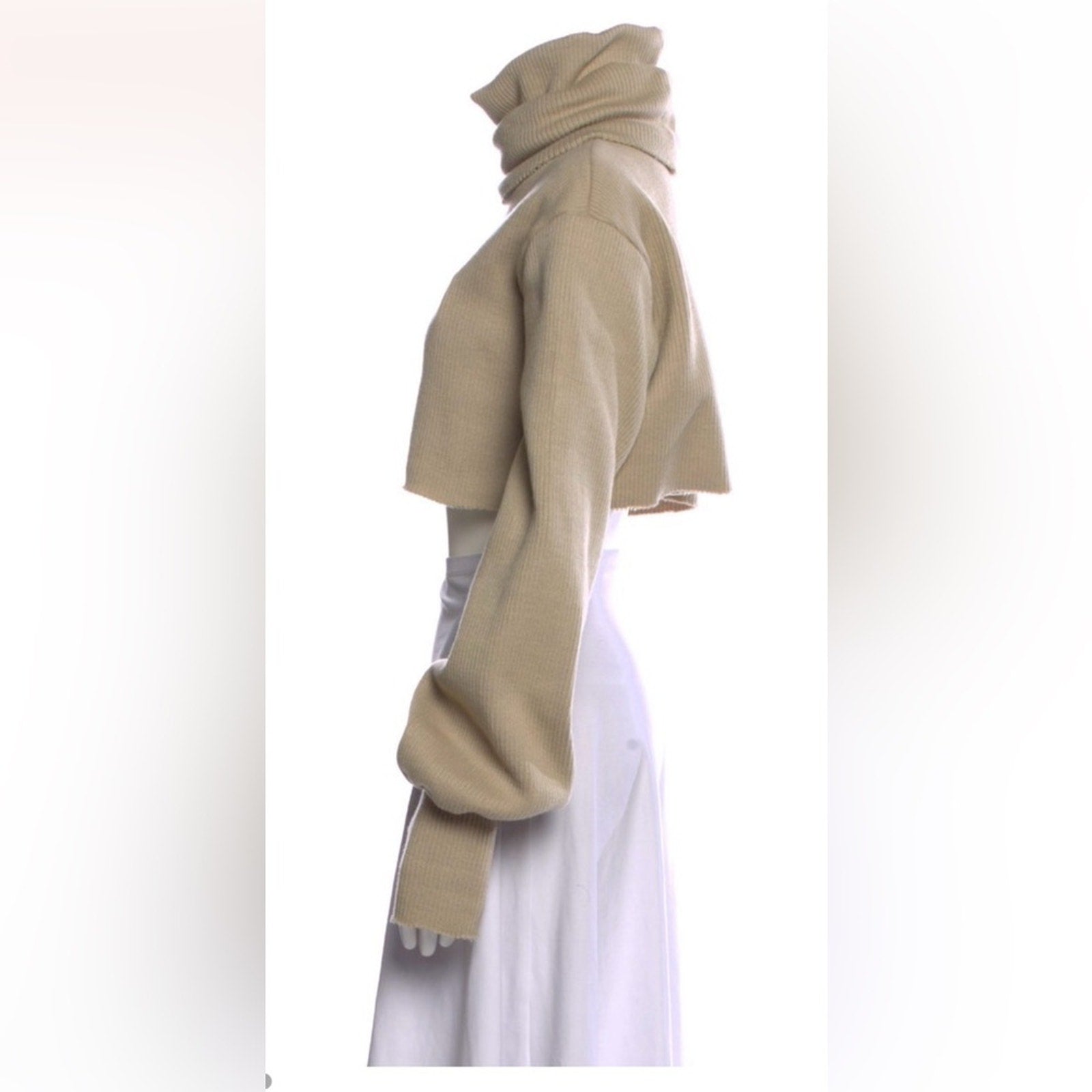 Orseund Iris
Turtleneck Sweater XS Fits like a Small/Medium
Crop top turtleneck