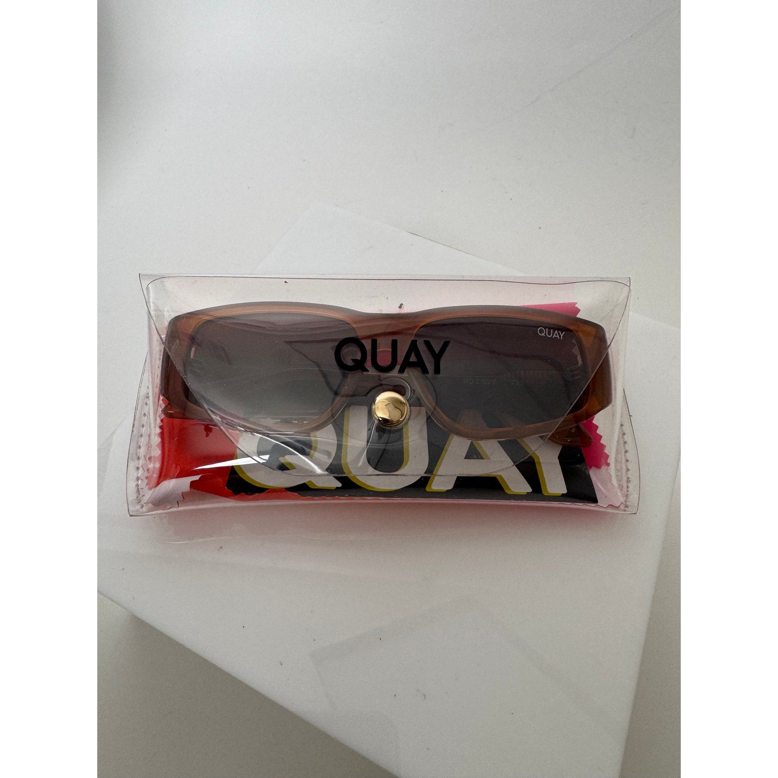 Quay NWOT No Envy Caramel Rectangular Sunglasses