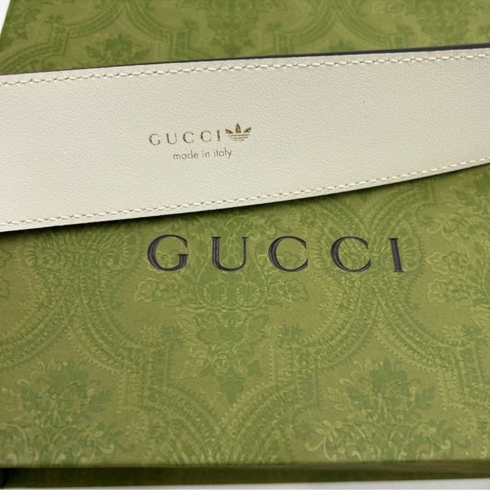 Unisex Gucci, X Adidas, GG Marmont, leather belt
Sizes 90 cm/36 inches
Italian