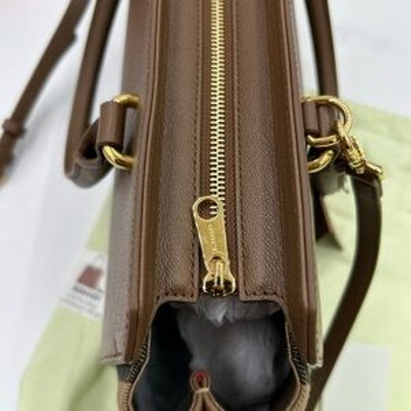 Burberry women's Banwell, leather and canvas shoulder Bag made in Italy NWT