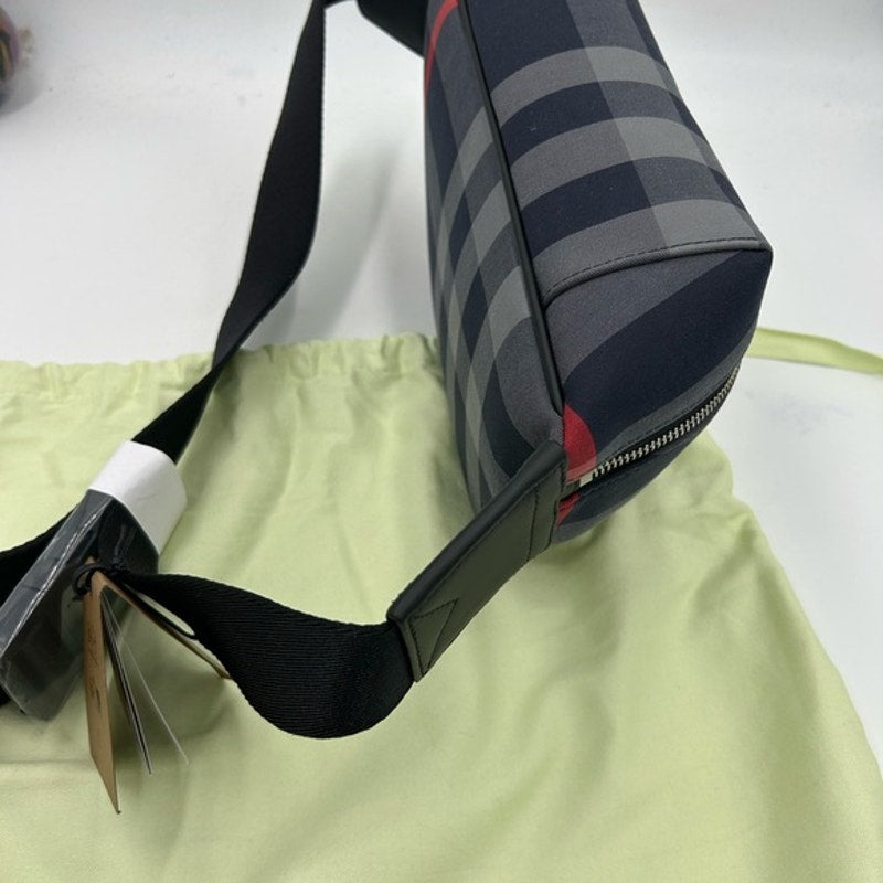 Women's Burberry Sonny check Belt bag adjustable in navy blue made in Italy