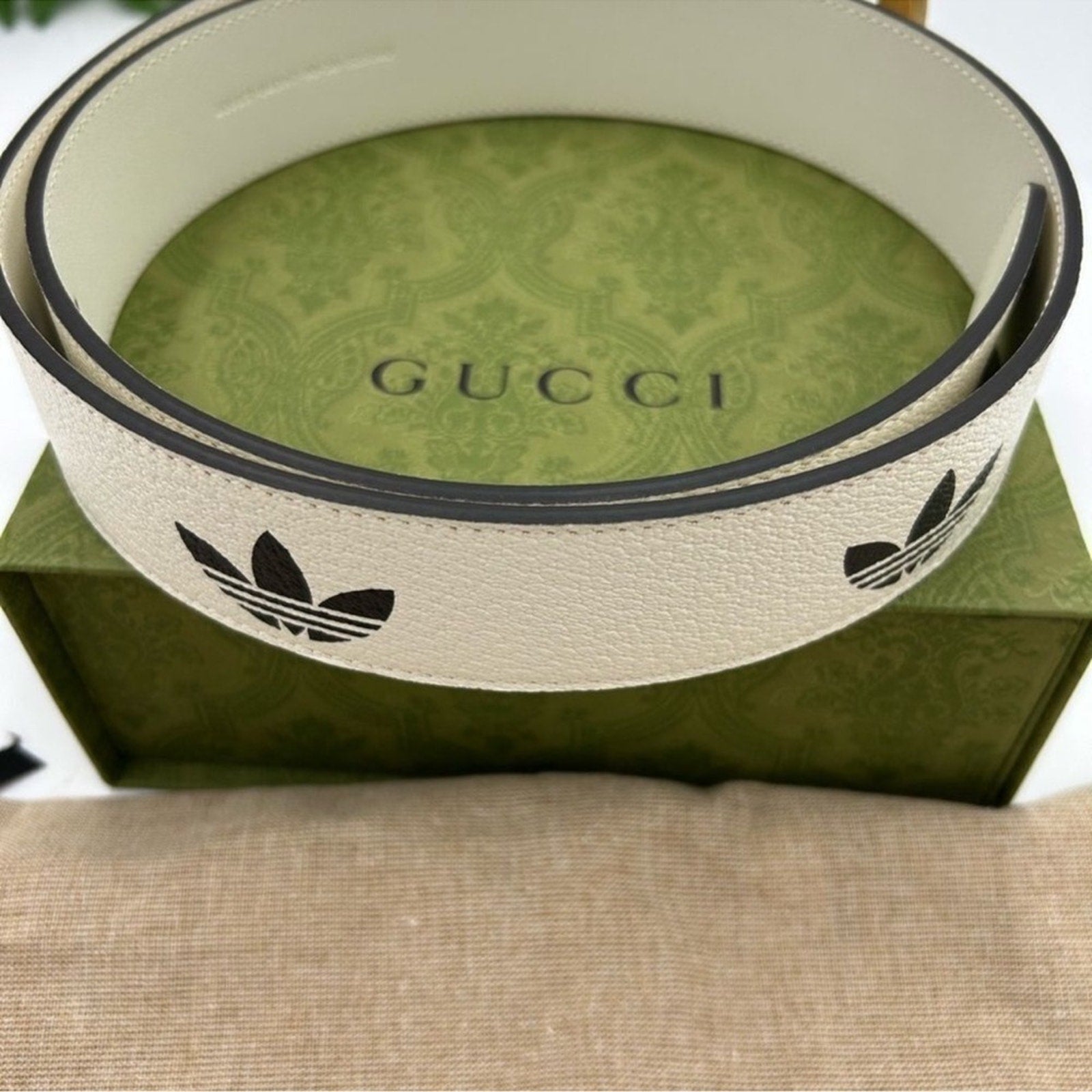 Unisex Gucci, X Adidas, GG Marmont, leather belt
Sizes 90 cm/36 inches
Italian