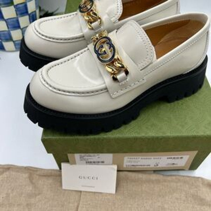 Women’s Gucci interlocking GG patent leather loafers size 37 made in Italy