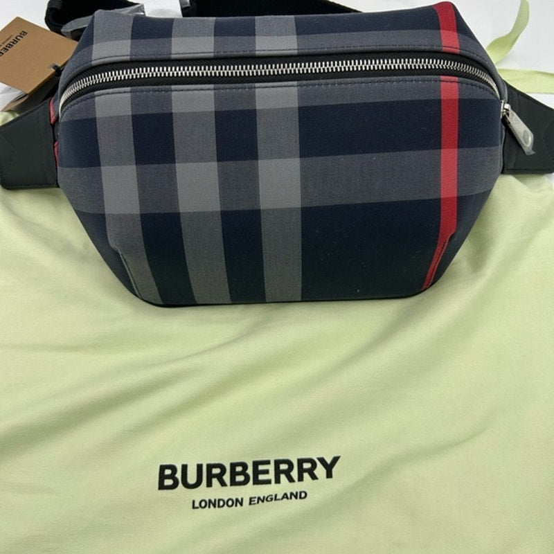 Women's Burberry Sonny check Belt bag adjustable in navy blue made in Italy