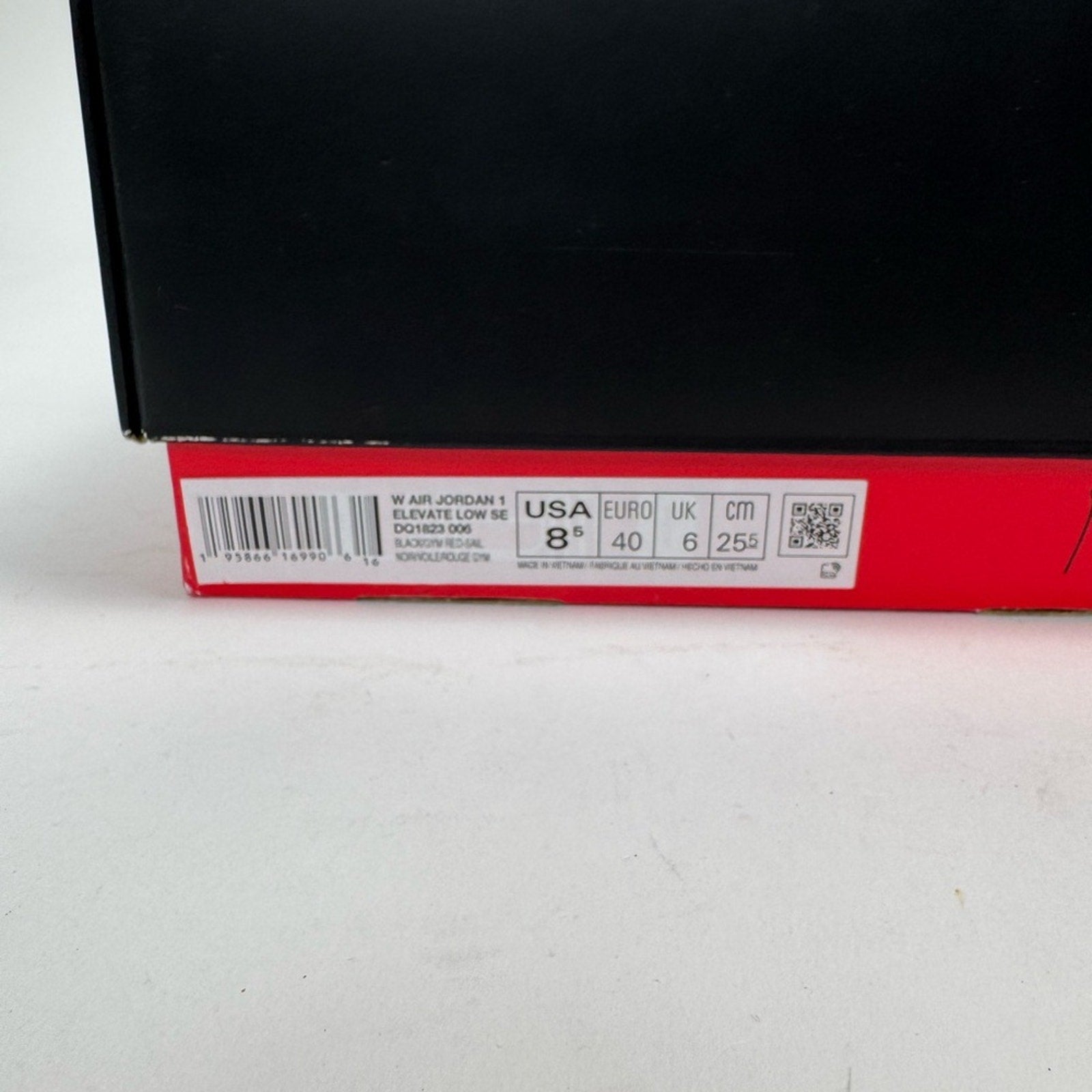 DS JORDAN 1 ELEVATE LOW SE WOMENS SIZE 8.5-
OG ALL. GOLD CHAIN WITH JORDAN/LACES