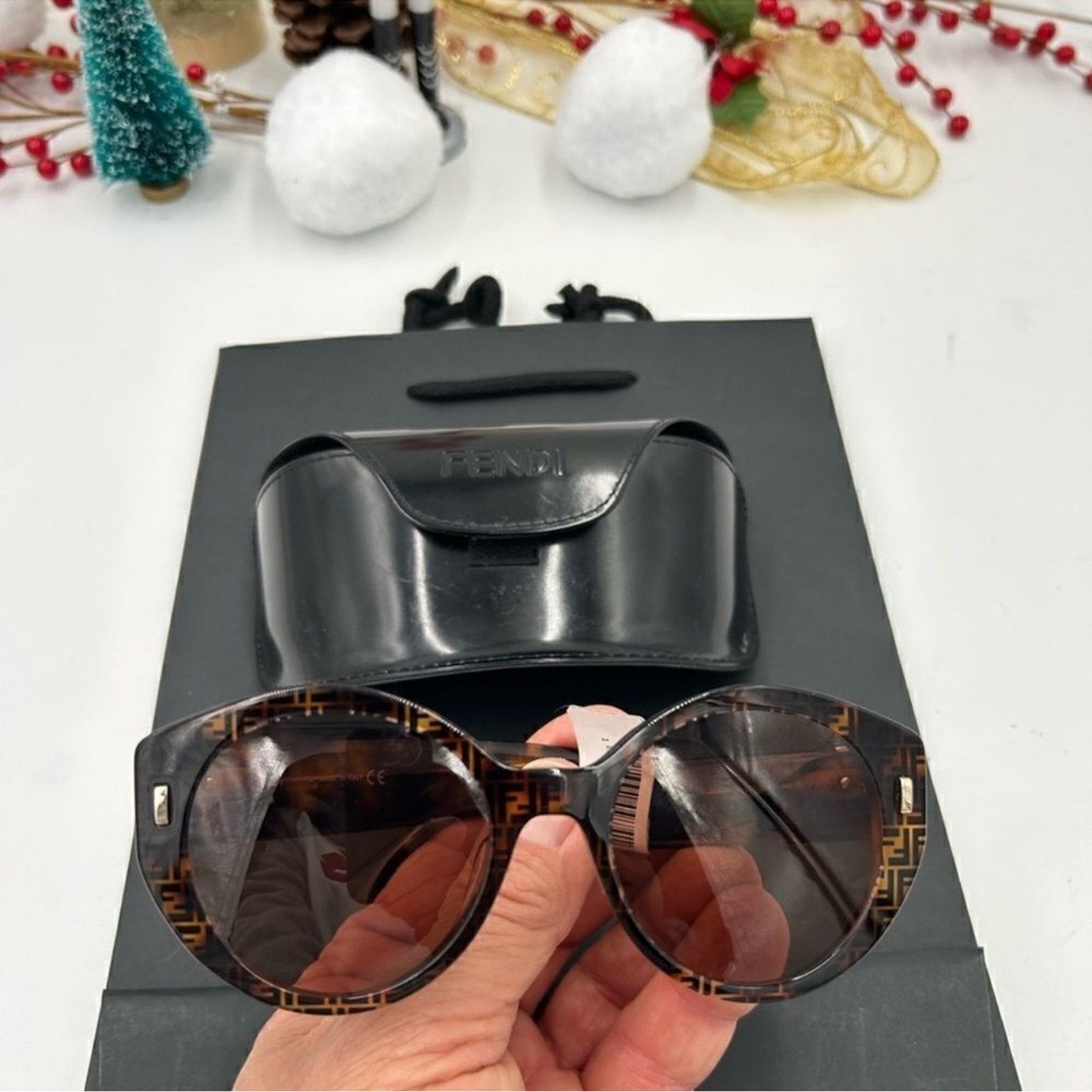 Women's Fendi tortoiseshell sunglasses
Made in Italy