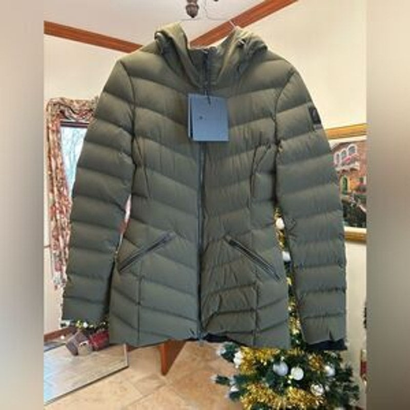 Women’s Moose knuckles down hooded jacket size extra small
