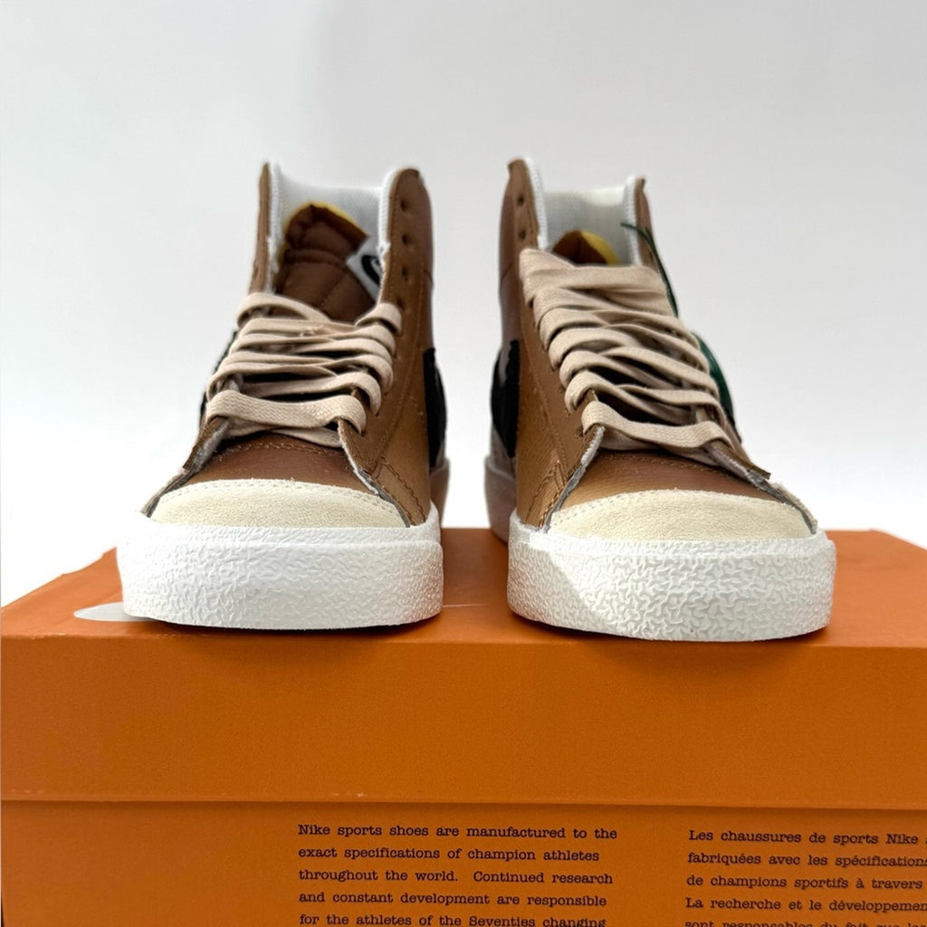 DS NIKE WOMEN’S BLAZER MID 77 SE ALE BROWN
SIZE 5 WOMENS
D06683-200