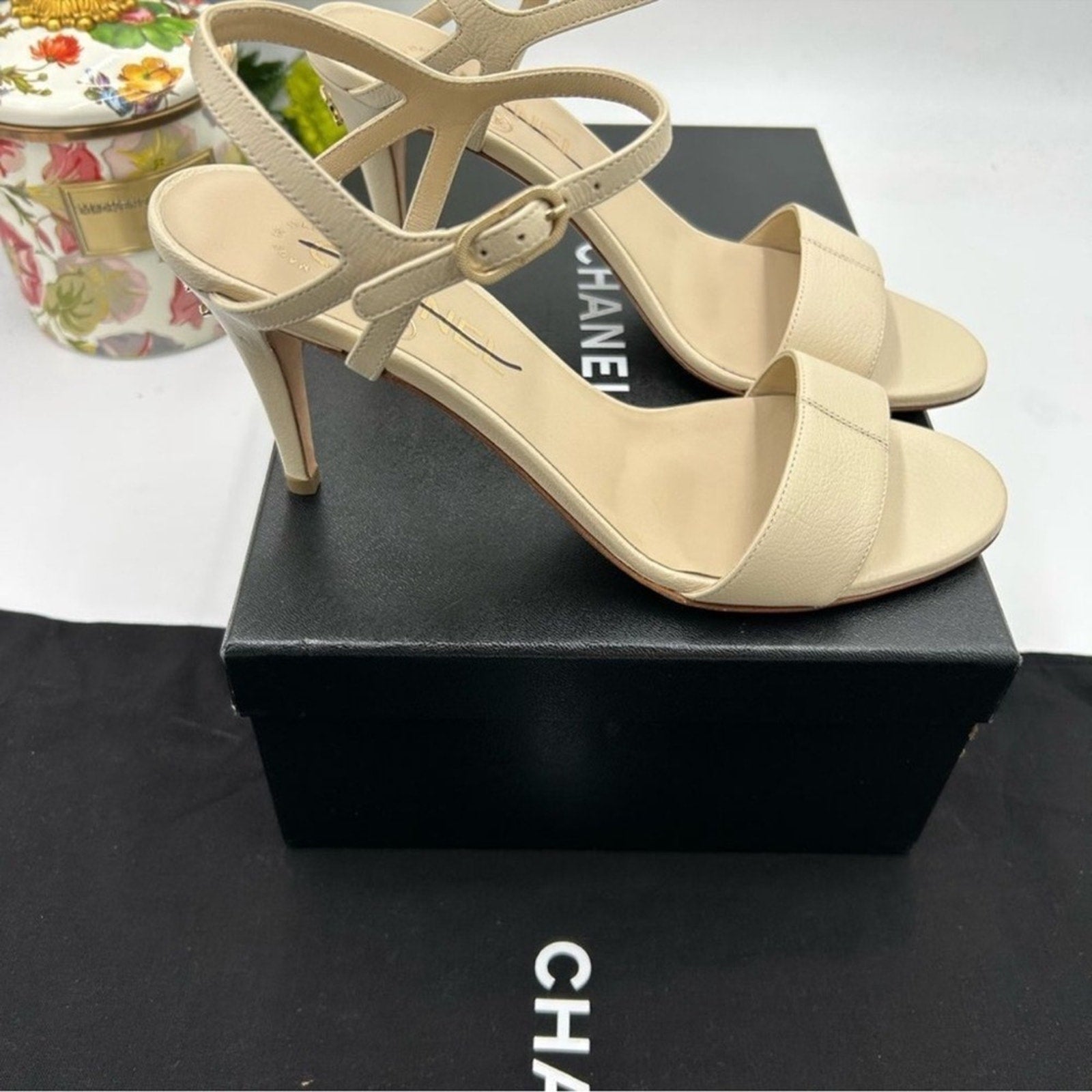 Women's Chanel ivory leather strappy sandals 
Size 38.5 
Made in Italy