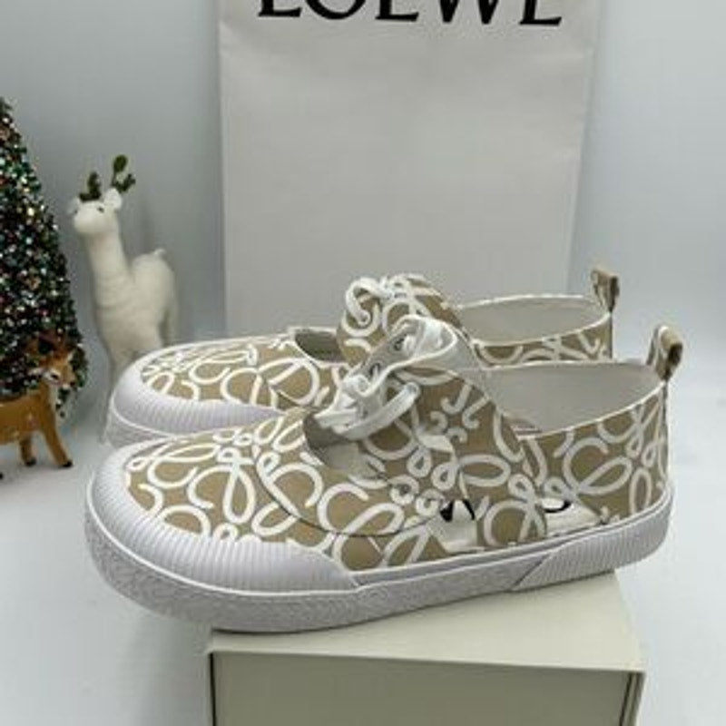 Men’s Loewe canvas, low top sneakers size 44 made in Spain