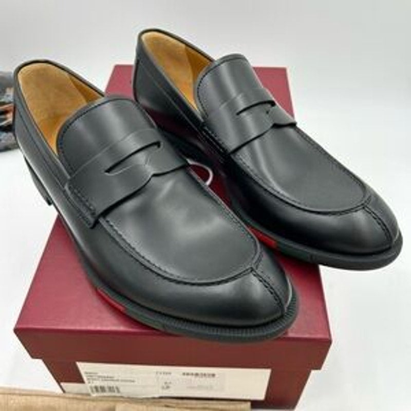 Men's Gucci, leather strap penny loafer with web detail size 6.5 fits 7.5 US