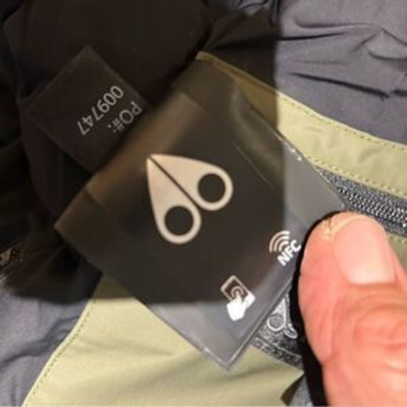 Women’s Moose knuckles down hooded jacket size extra small