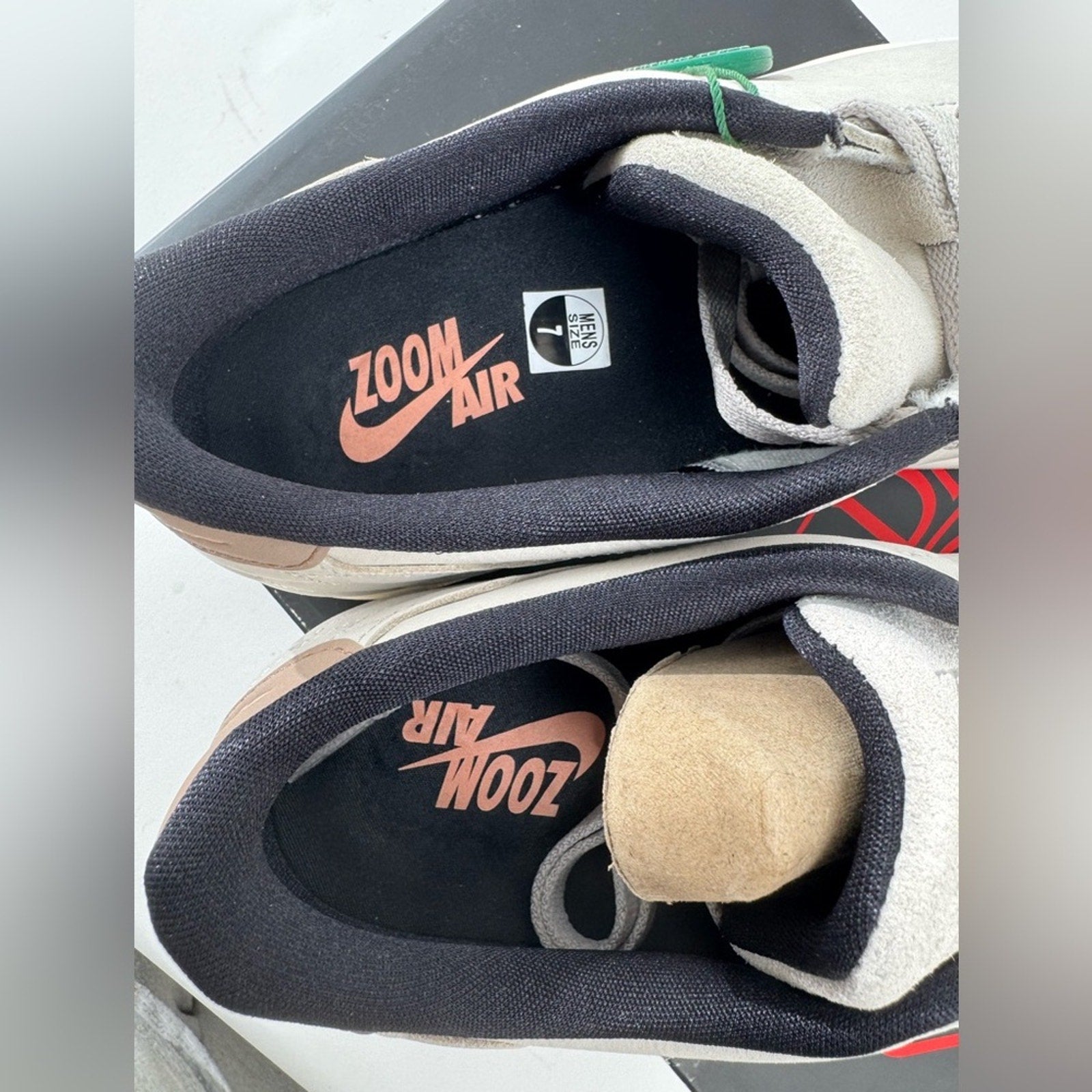 DS NIKE AIR JORDAN 1 CENTRE COURT “LIGHT BONE”
MEN’S 7-WOMEN 8.5
DO7443-061