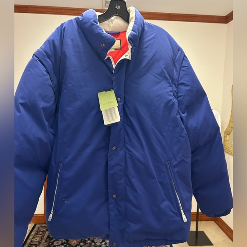 Men's Gucci, detachable sleeve puffer jacket size 54 made in Italy