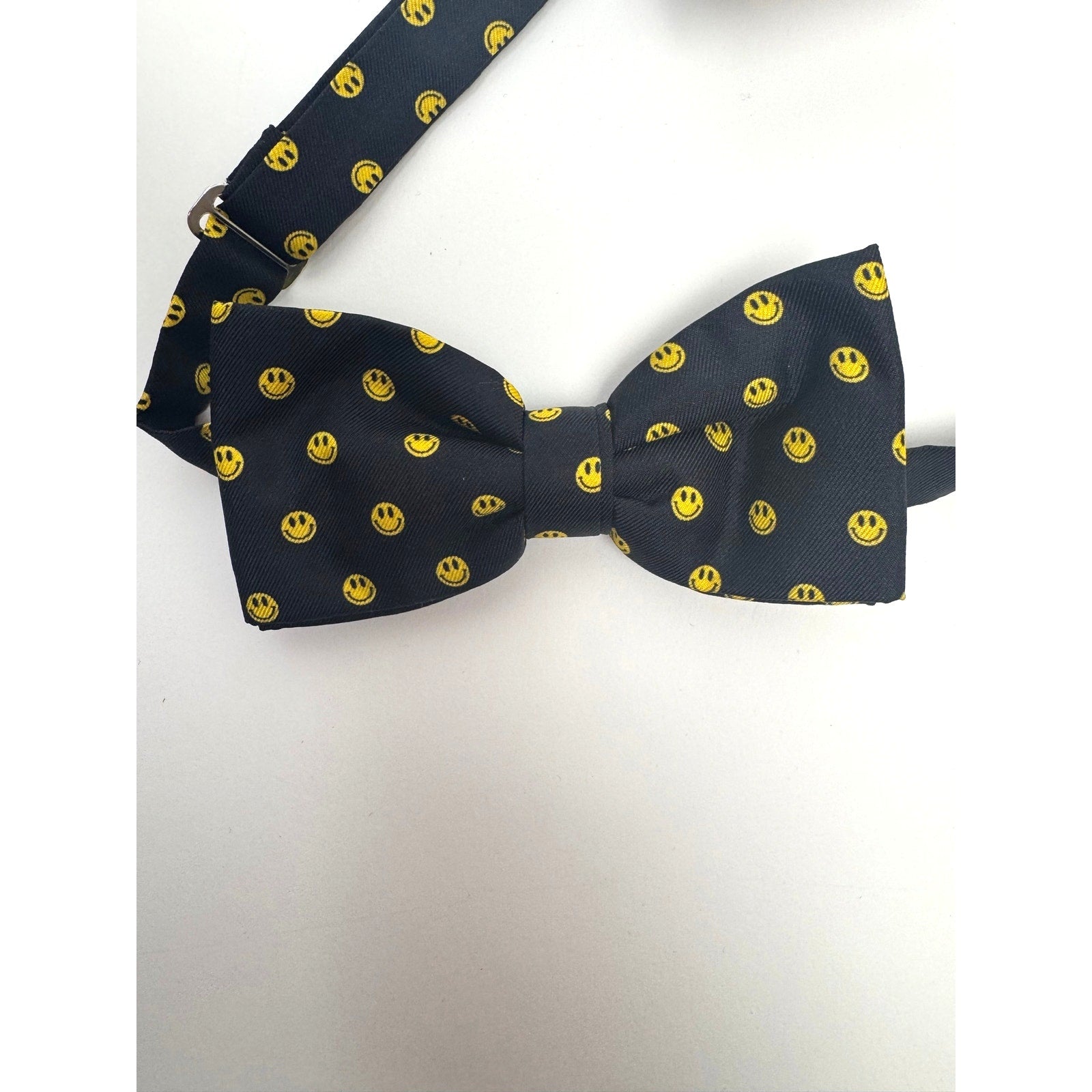 FEFE Napoli Men's NWT Silk Smiley Face Bow Tie - Made in Italy