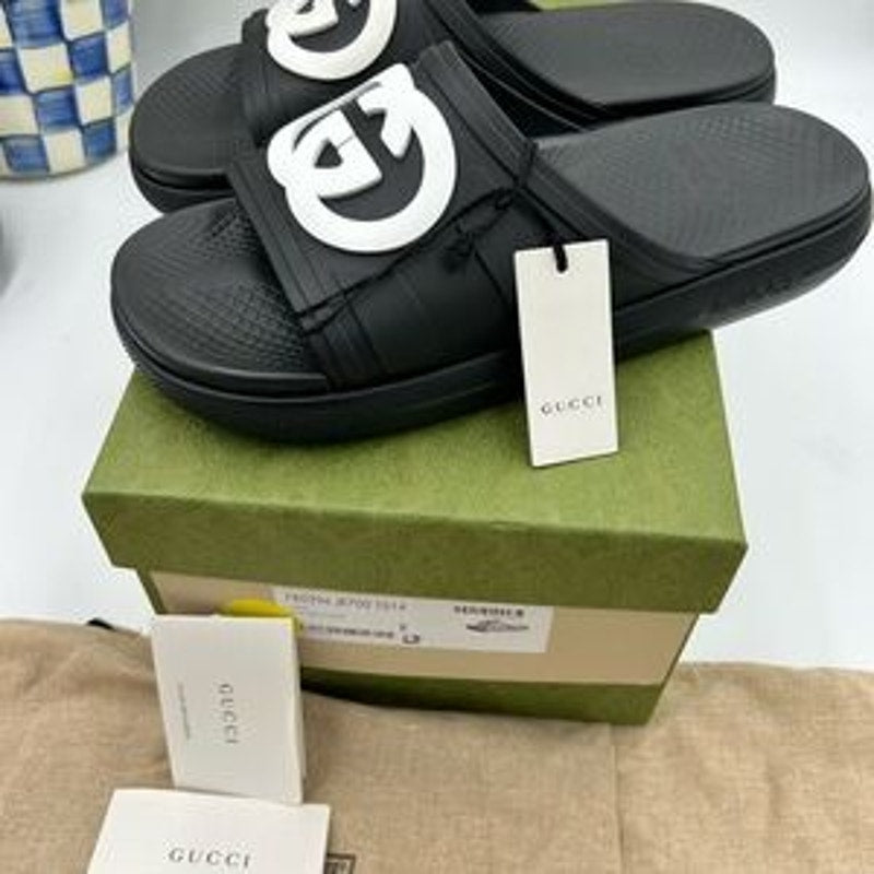 Men's Gucci interlocking G rubber Pool slides size 8, made in Italy