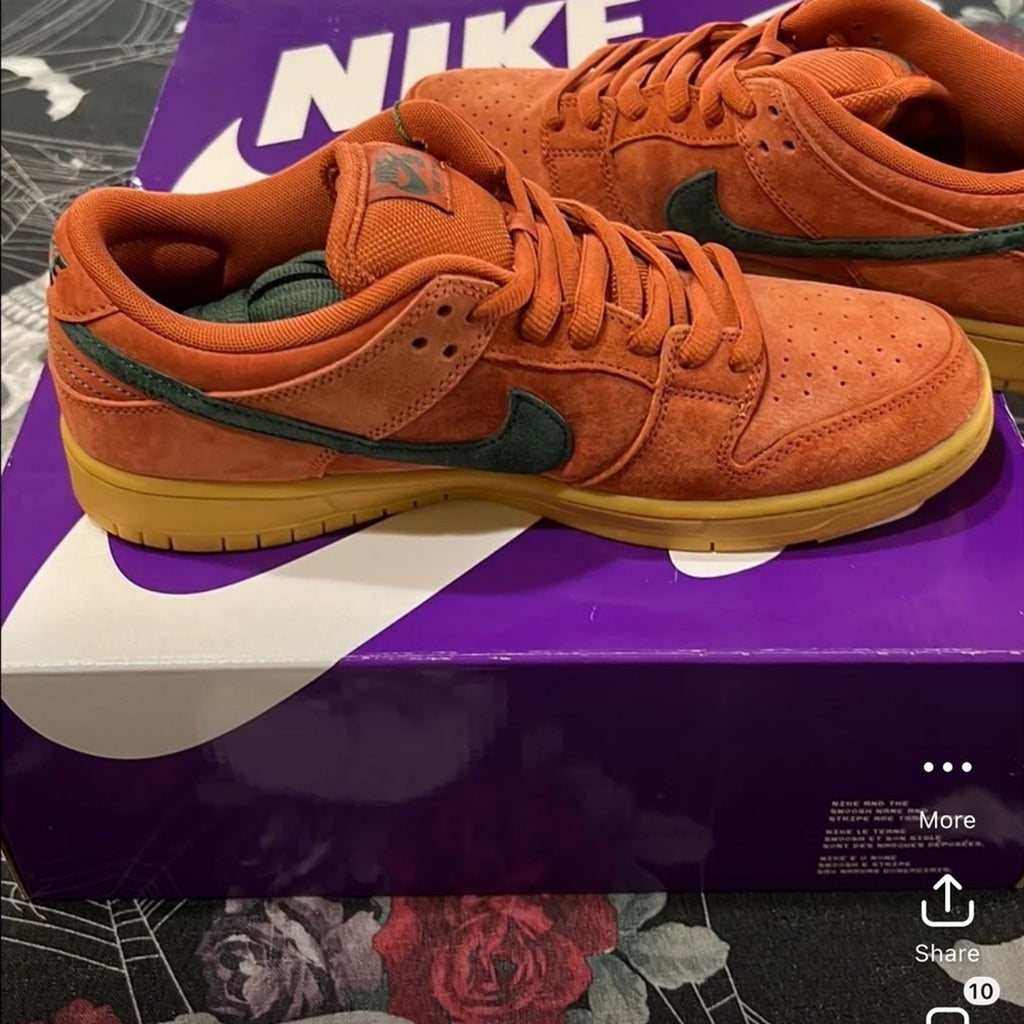 DS 2024 NIKE SB DUNK LOW
"BURNT SUNRISE" SKATE
SNEAKERS SHOES SIZE 8.5