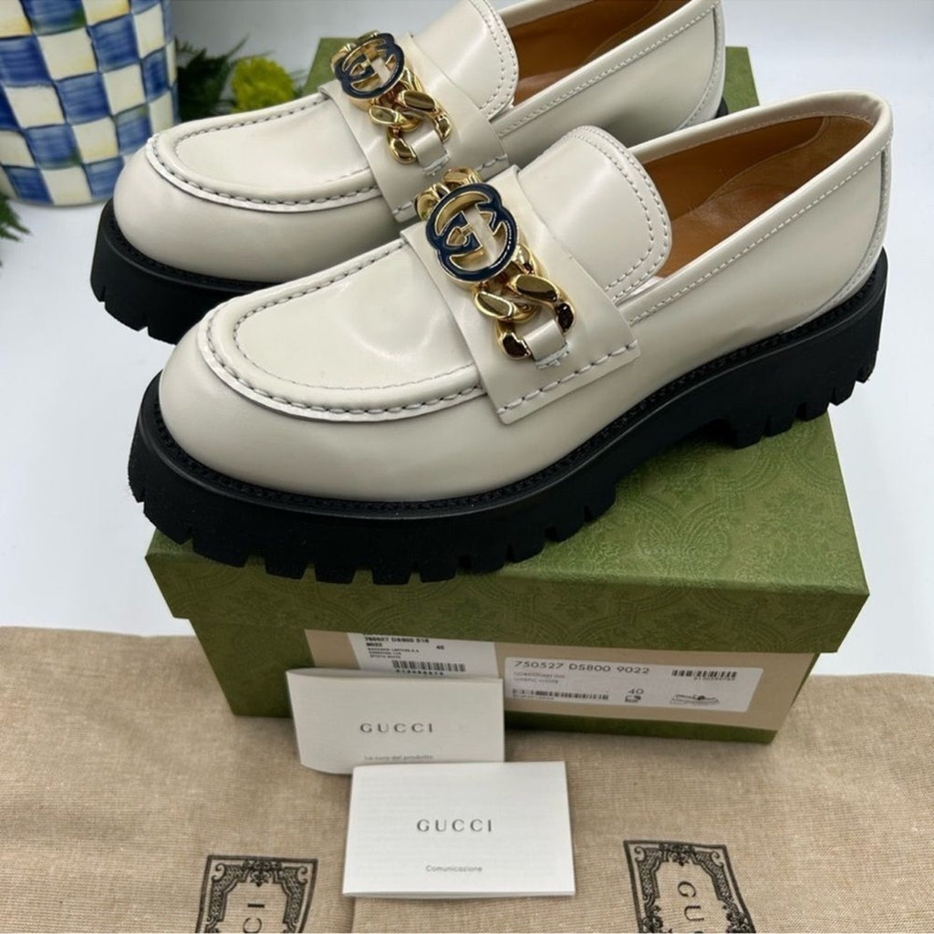 Women's Gucci interlocking GG patent leather loafers Size 40 
Made in Italy