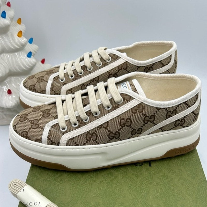 Men's Gucci tennis 1977 low top canvas GG sneakers size 6.5 fits 7.5 US