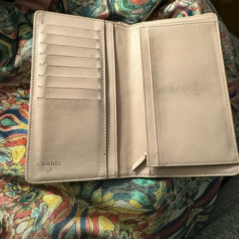 Chanel pale pink quilted leather long wallet with silver small CC on corner