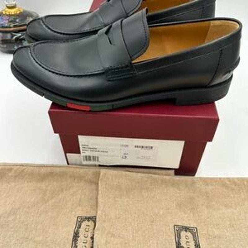 Men's Gucci, leather strap penny loafer with web detail size 6.5 fits 7.5 US