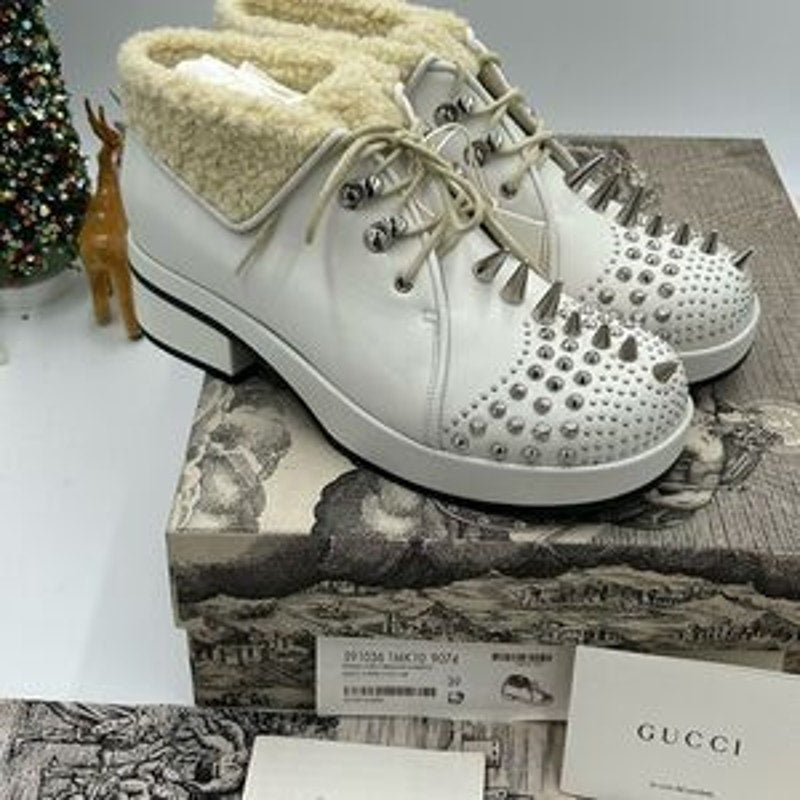 Women’s Gucci spiked shearling lined ankle boots size 39 made in Italy