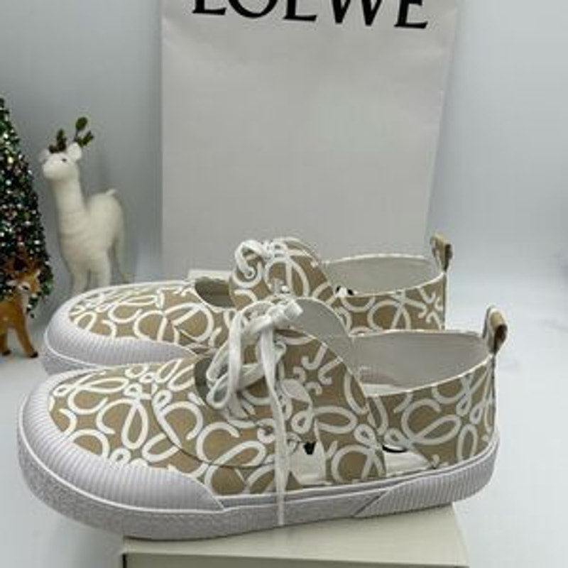 Men’s Loewe canvas, low top sneakers size 44 made in Spain