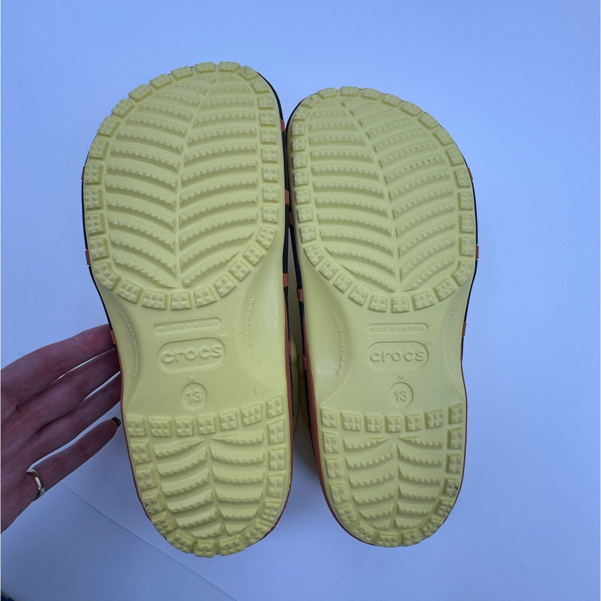 Men's Crocs x SpongeBob SquarePants Special Edition Classic Clogs Size 13