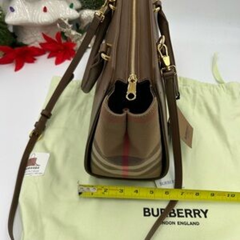 Burberry women's Banwell, leather and canvas shoulder Bag made in Italy NWT