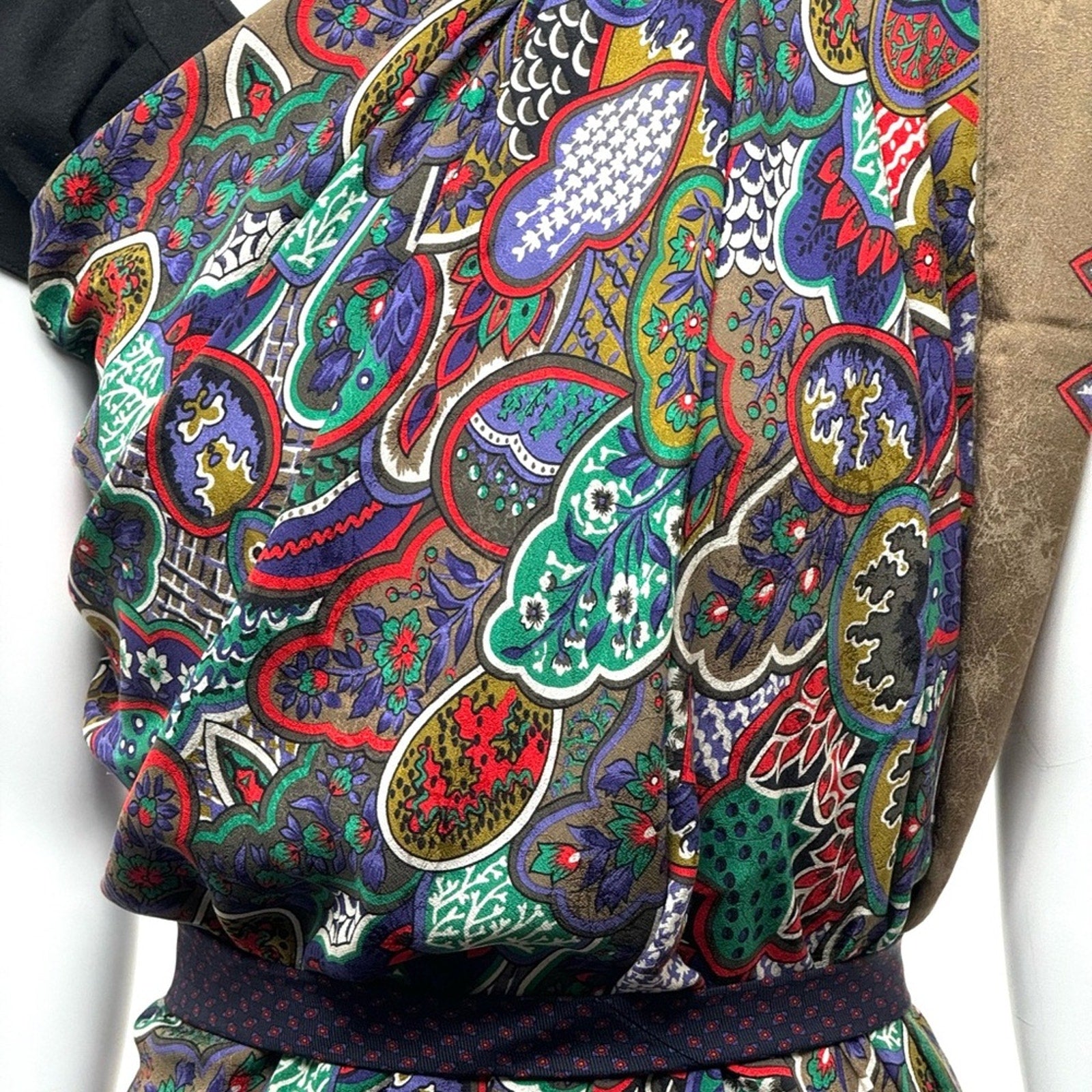 BOTEGA VENETA ENORMOUS 51” x 51”gorgeous silk Wrap/Cape/Sarong textured …