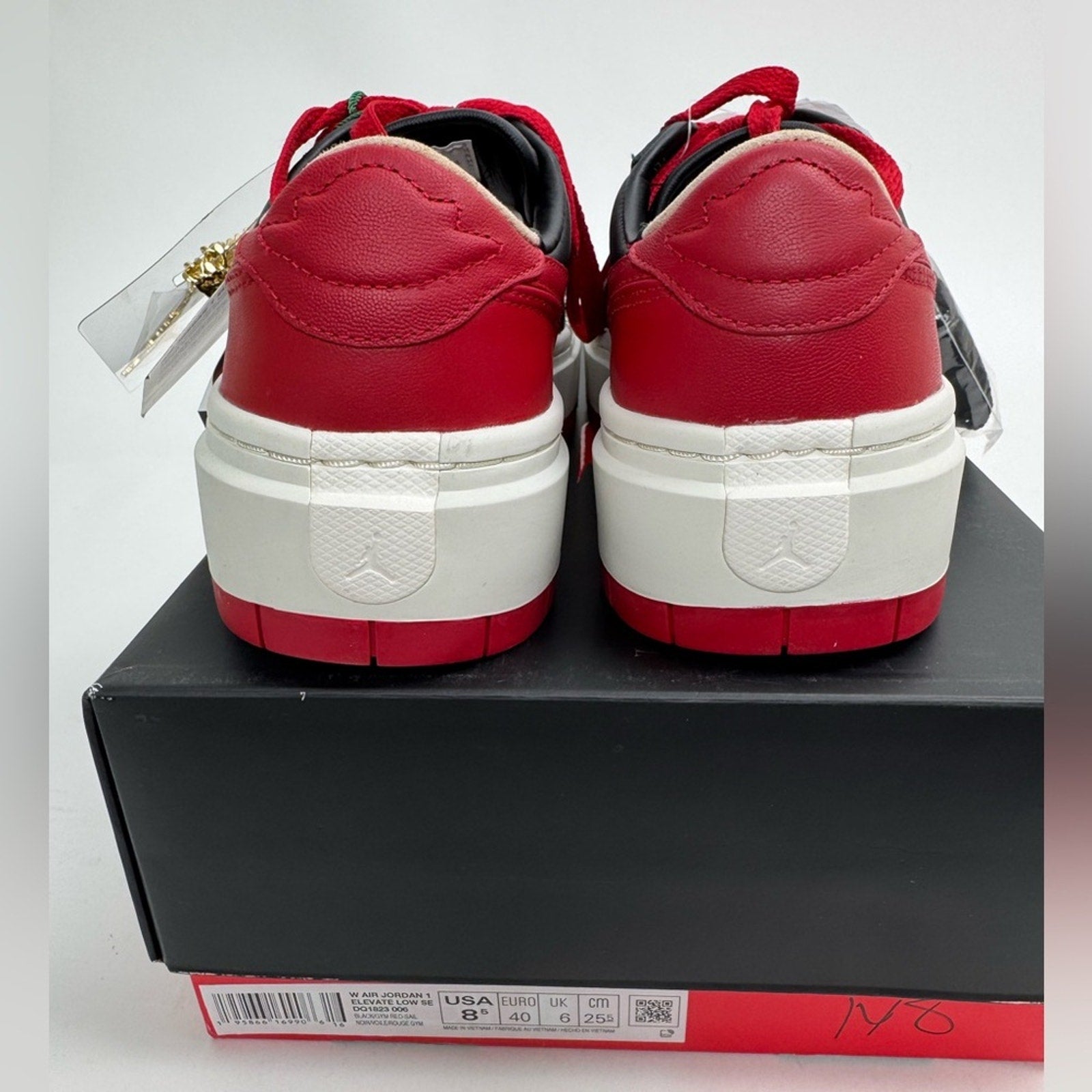 DS JORDAN 1 ELEVATE LOW SE WOMENS SIZE 8.5-
OG ALL. GOLD CHAIN WITH JORDAN/LACES