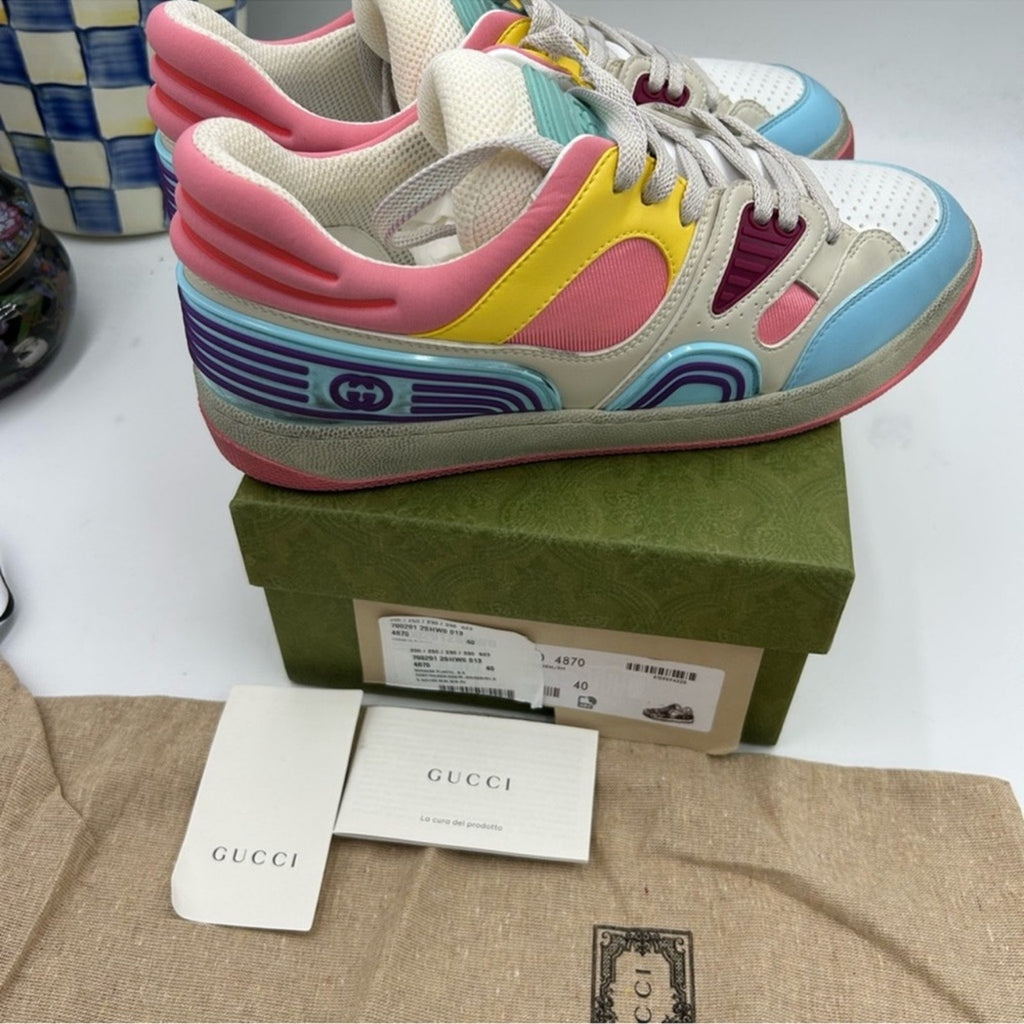 Women's Gucci basket, distressed, low top leather sneakers size 40 made in Italy