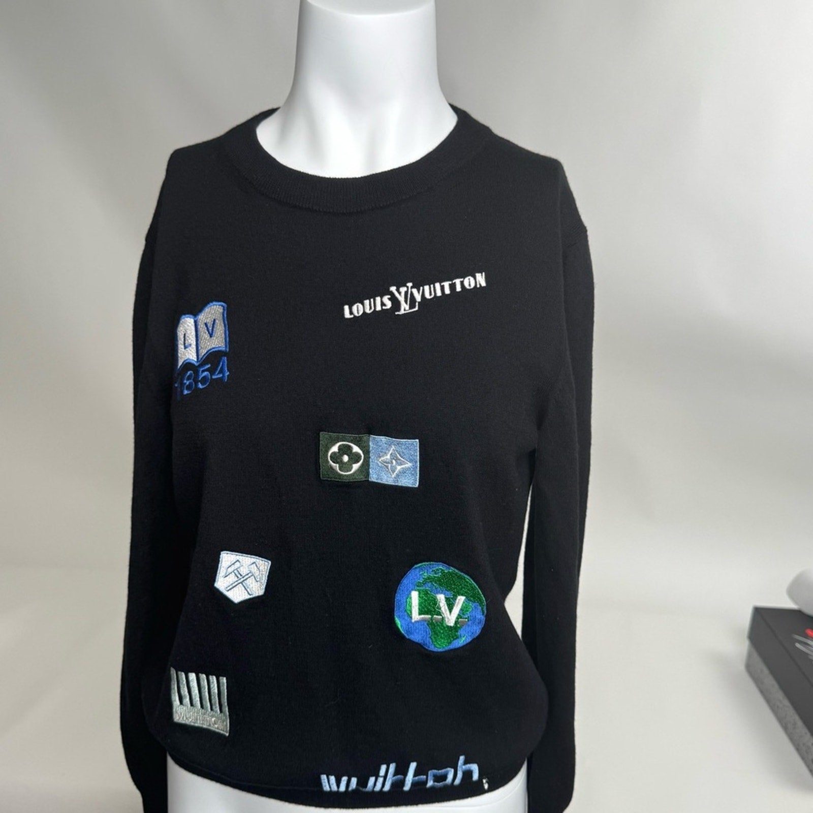 Louis Vuitton wool sweater women’s XS 4-6,oversized read below/ fco