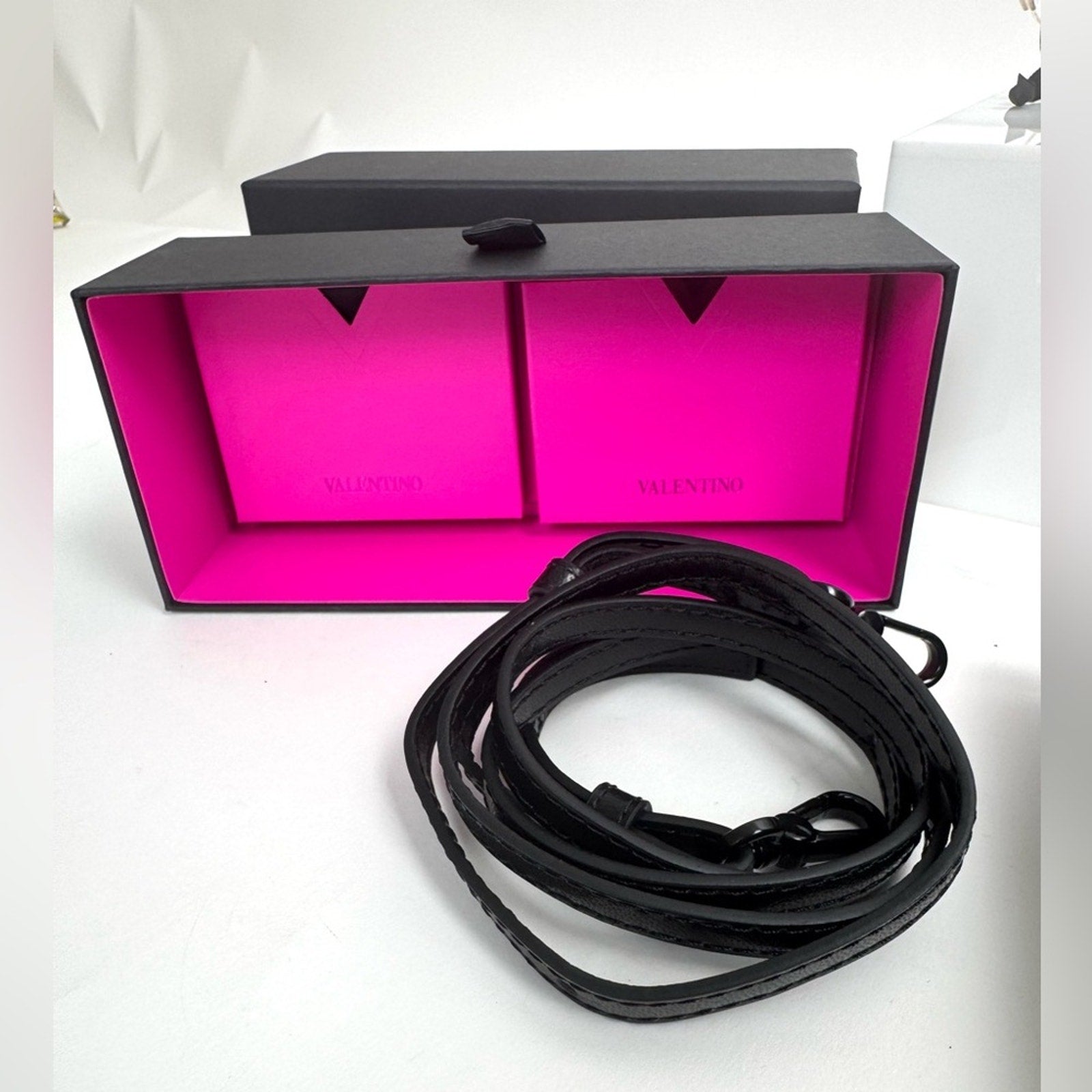 VALENTINO GARAVANI
V-Hexagon Titanium Sunglasses
Branded/crossbody bag included